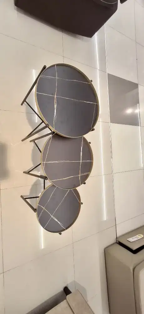 Meja Sudut Frenk