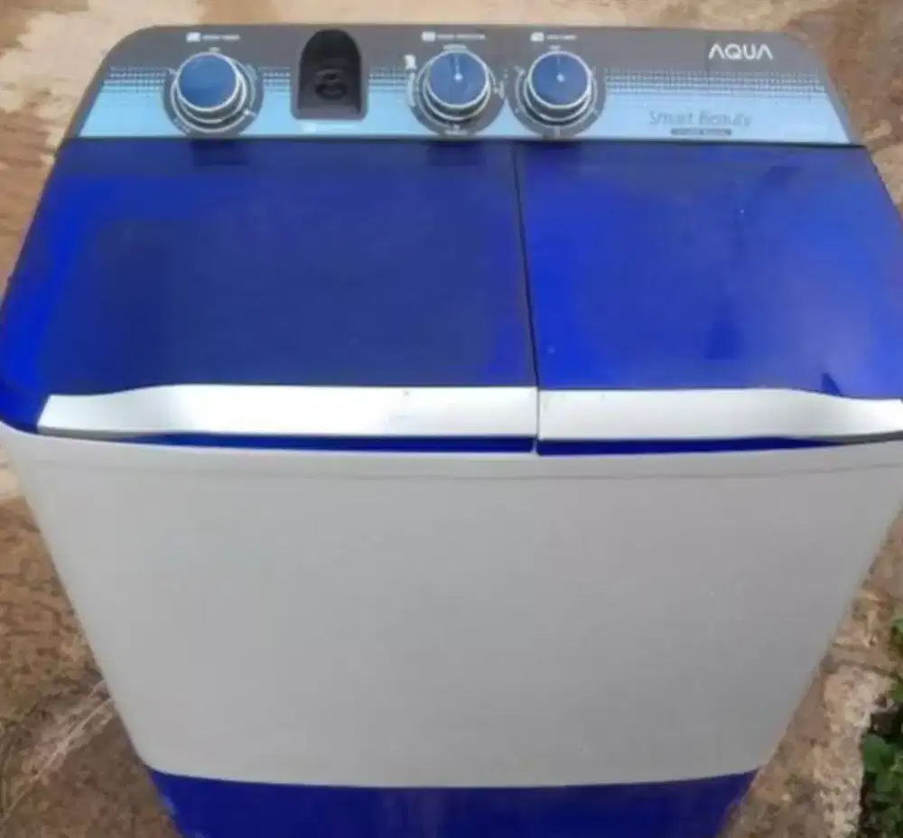 Mesin cuci 2 tabung Aqua