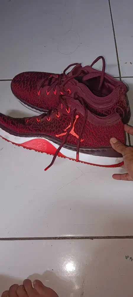 Sepatu nike jordan dan nike roshrun woven