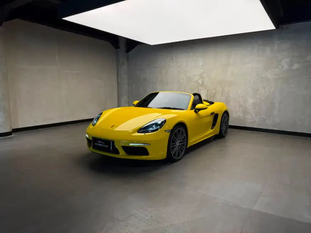 Porsche 718 Boxster 2.0L 2020 - Racing Yellow