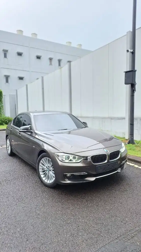 BMW 320i F30 Luxury 2013 KM31rb Low Kilometer Cokelat Metalik Bandung