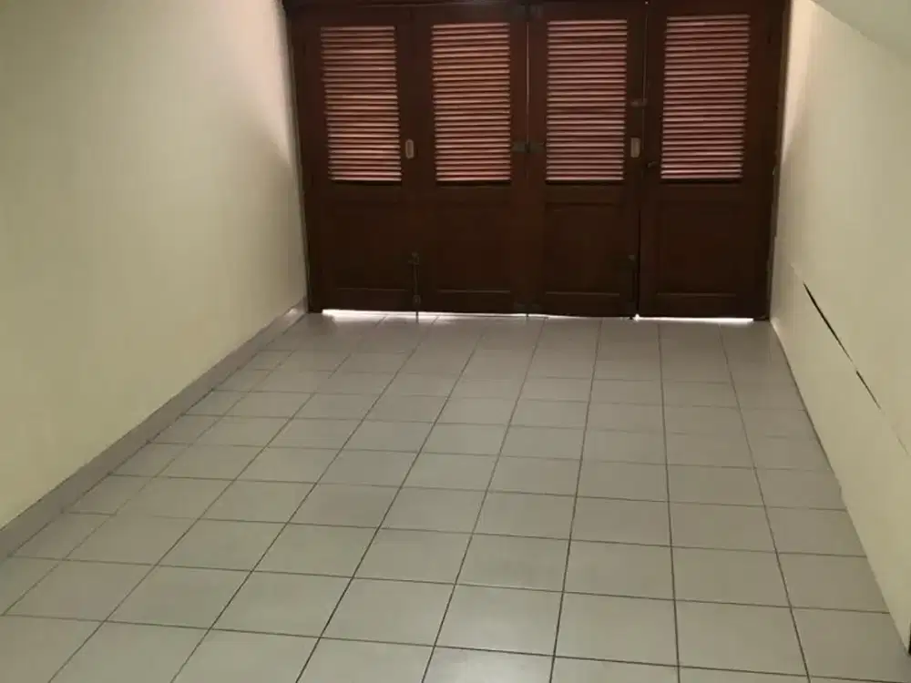 Disewakan Rumah Pondok Indah jln. Pondok Hijau uk 200m2 kondisi rapi Jaksel