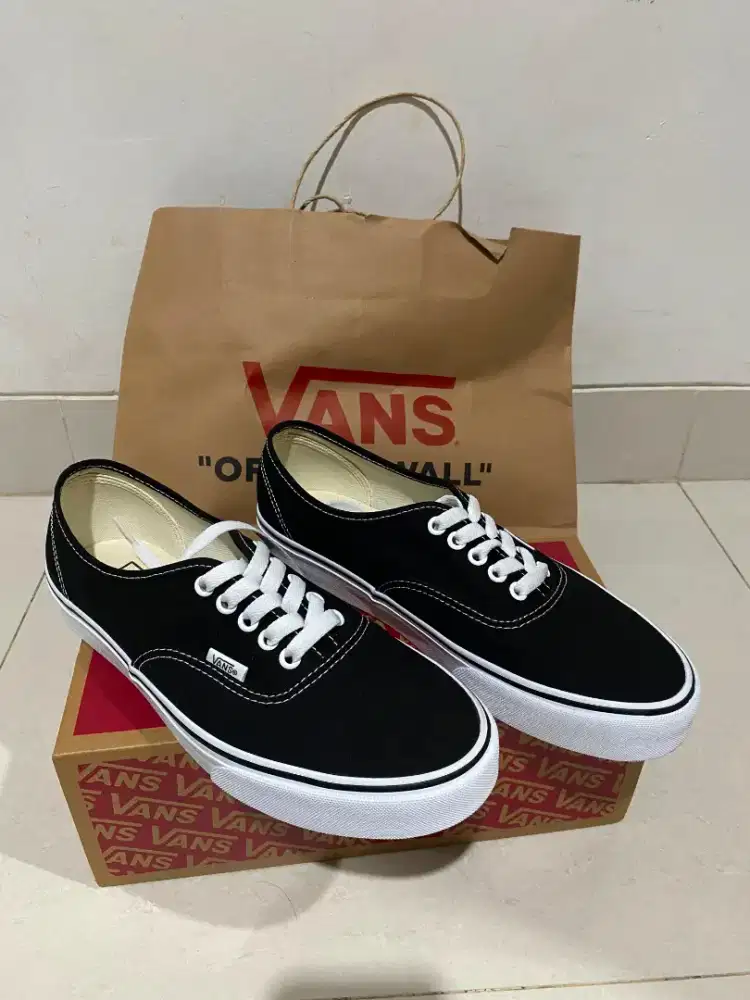 Sepatu vans authentic