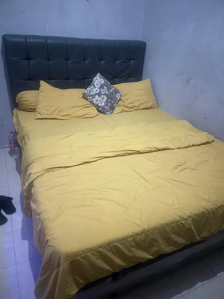 Tempat tidur 6 kaki