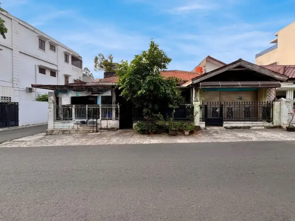 RUMAH HITUNG TANAH DI TEBET TIMUR – SELANGKAH KE ECO PARK, AKSES JALAN LEBAR