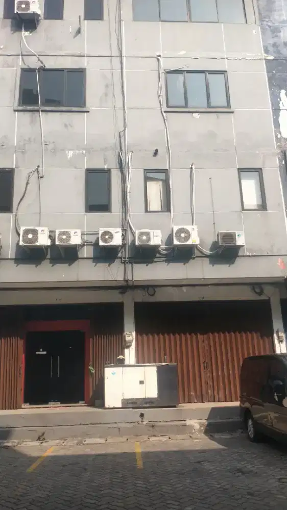 Di Jual Ruko gandeng 4 1/2 lantai