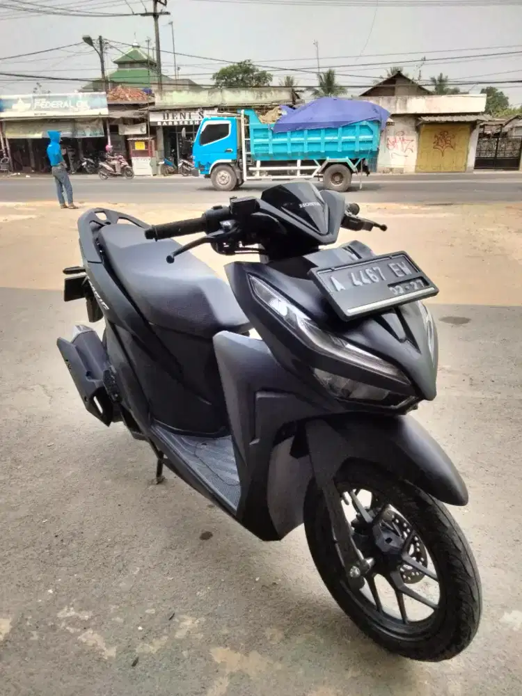 Jual vario CBS ISS thn 2022 km 8000 kontak 2 lokasi Sentul keragiln