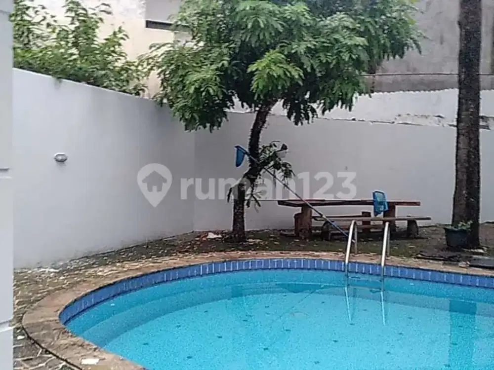 Rumah Ada Swimming Pool di Puri Bintaro Sektor 9