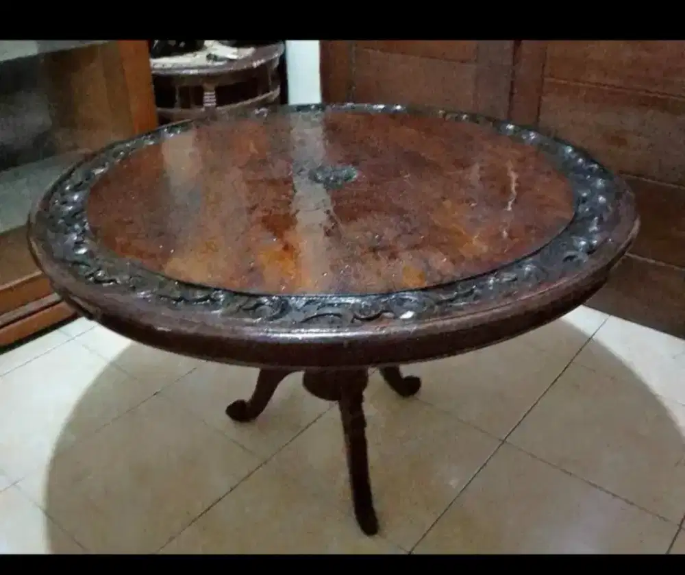 1  meja antik jati bundar diameter 130 bekas dah melamin