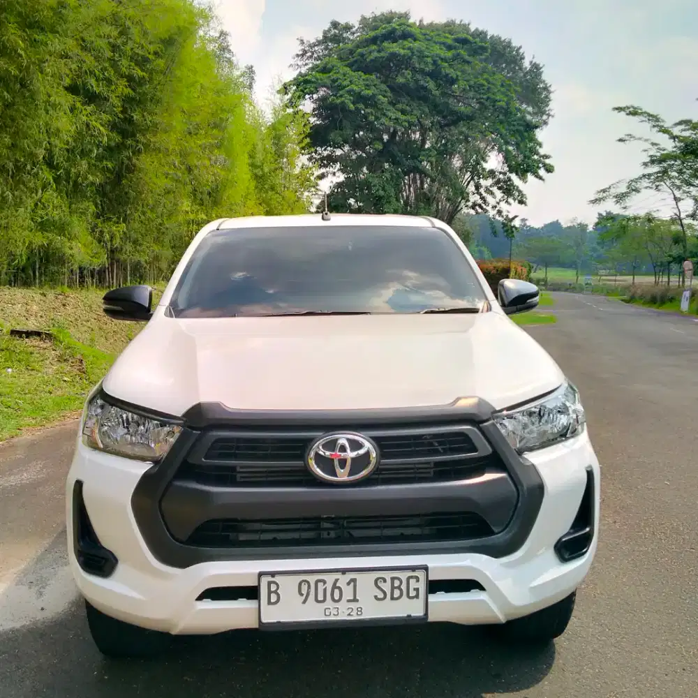 TOYOTA HILUX DC E 2.4 4X4 MT 2023