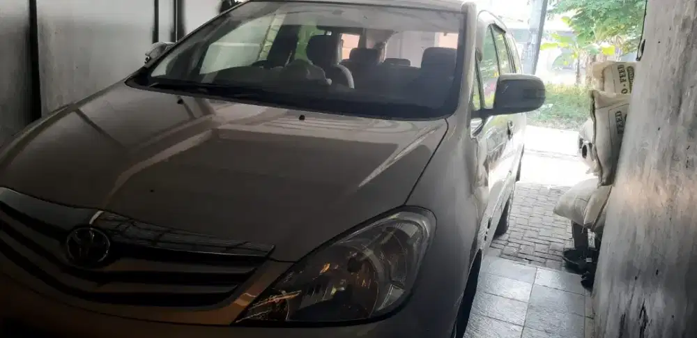 Dijual innova 2010   solar anti riba
