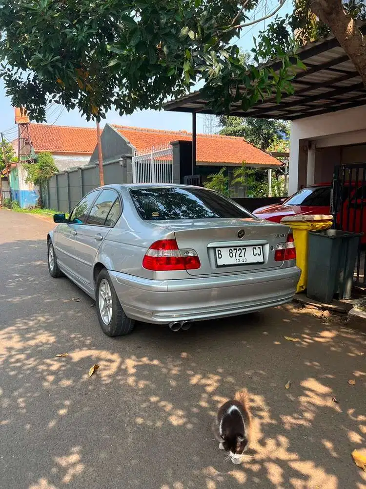 BMW 318i 2002 Bensin