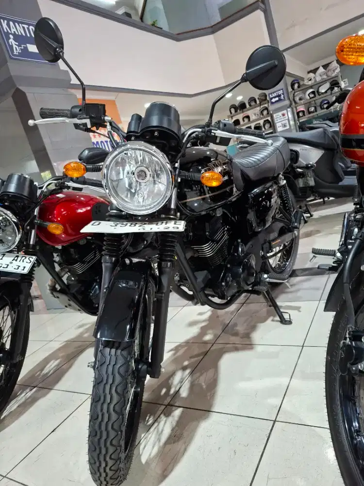W 175 SE BLACK STEEL 2023 - GESER KE KIRI - SRI SANJAYA MOTOR
