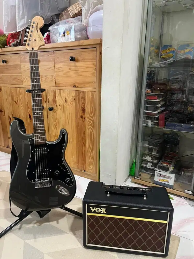 Di jual Cepat Gitar Listrik dan Amplifier Squier Stratocaster