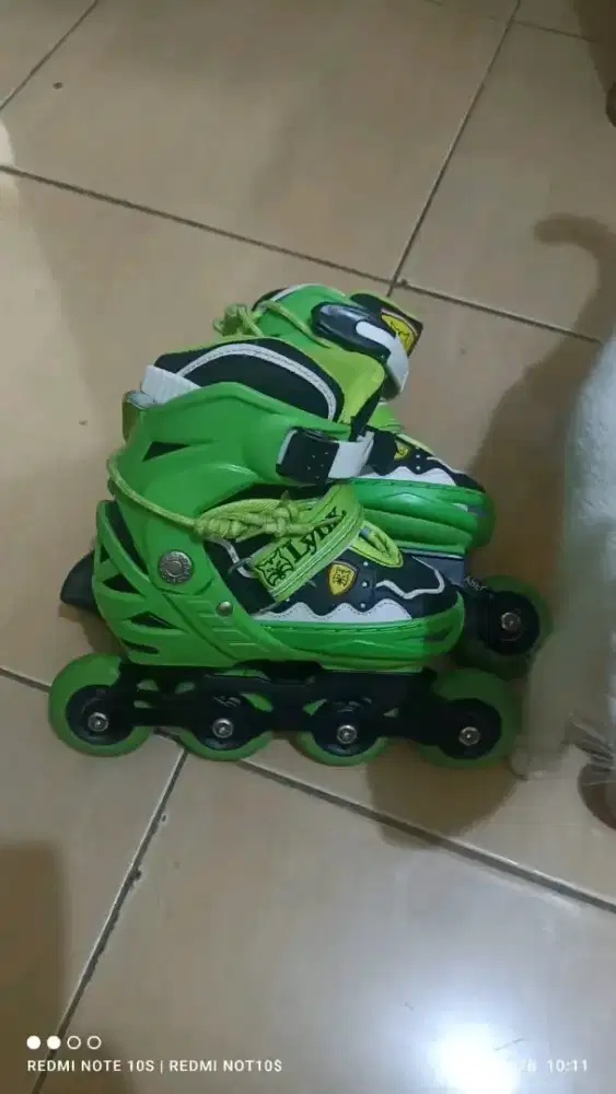 Skateboard dan sepatu roda