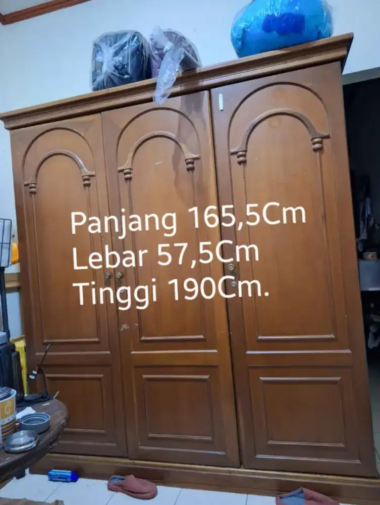Lemari Bahan Jati 3 Pintu