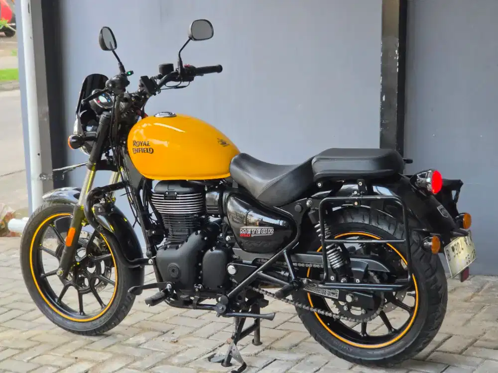 Moge Classic Royal Enfield Meteor 350 Fireball Th 2022 km18rb Modif