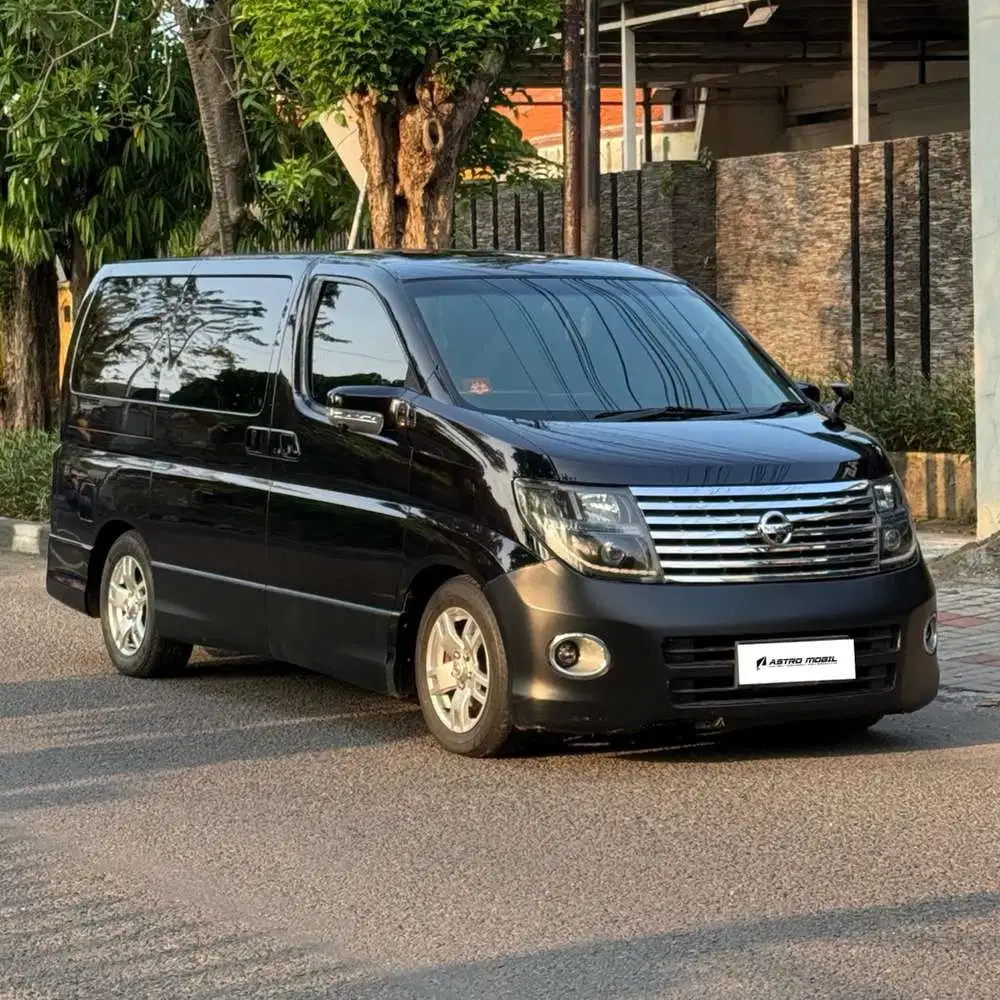 Nissan Elgrand 2008 / 2007 Matic Bagus Murah Kredit Bekas Surabaya