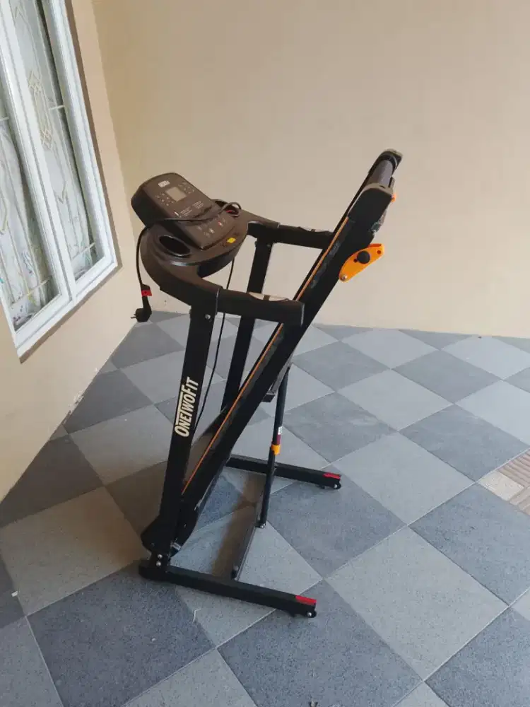 Jual Alat Treadmill Merk Onetwofit baru pakai 1 bulan