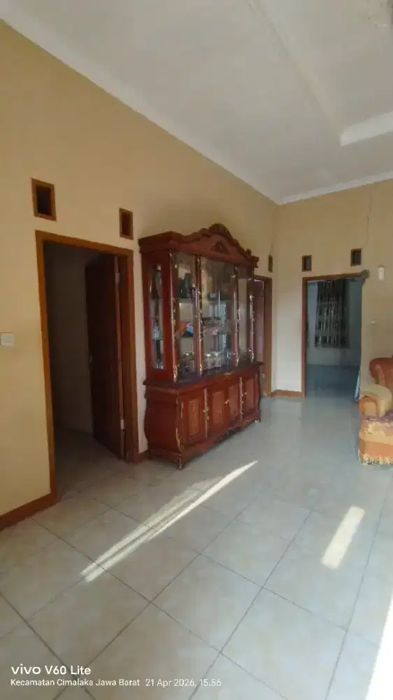 Lemari crystal 4 pintu
