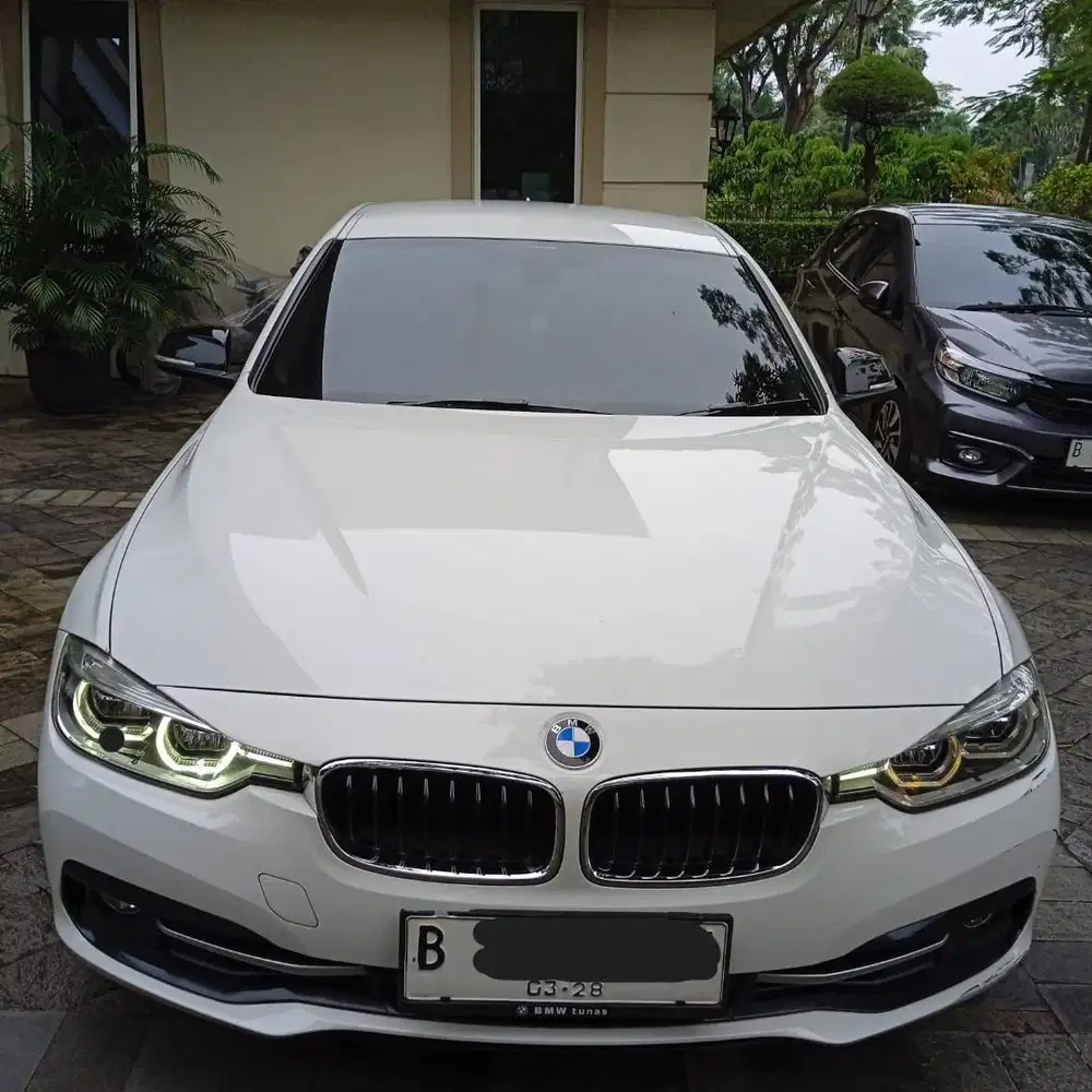 BMW 320i F30 (2017) Mulus Siap Pakai