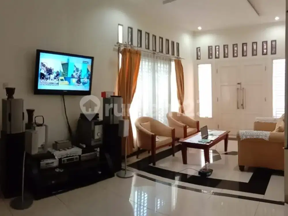 Rumah Besar di Pesanggrahan DKI