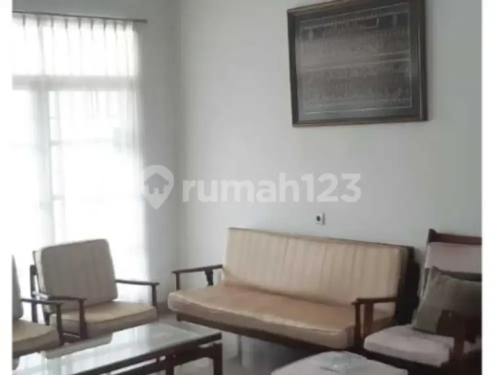 Rumah Terawat di Cendrawasih Bintaro Sektor 1