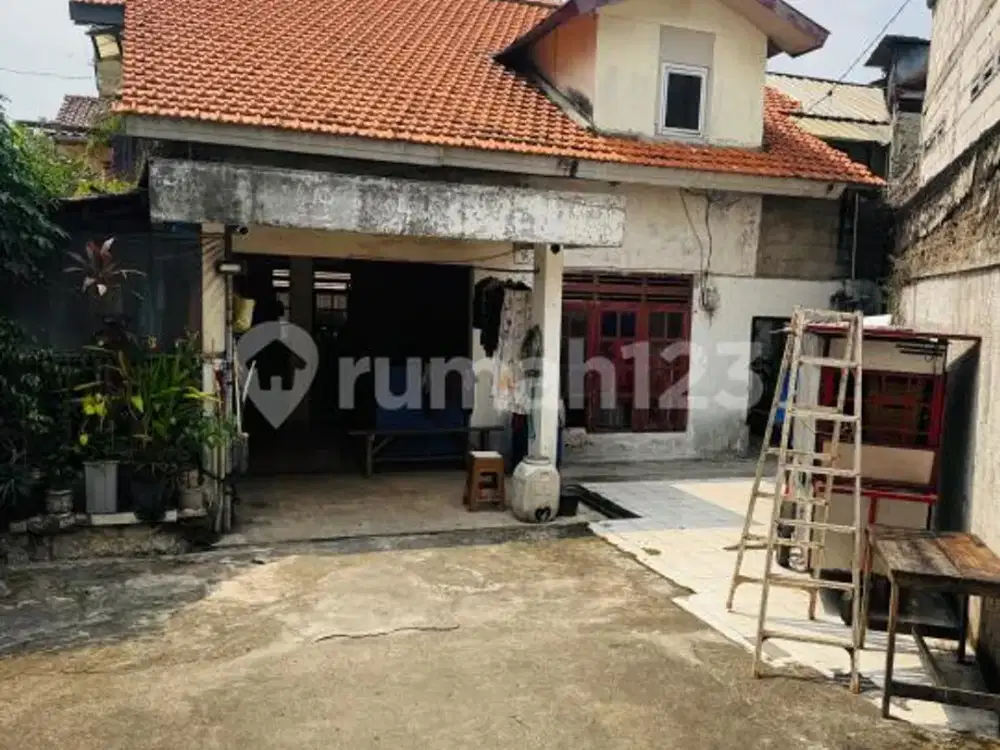 Rumah Tua, Hitung Tanah Di Ciledug Raya