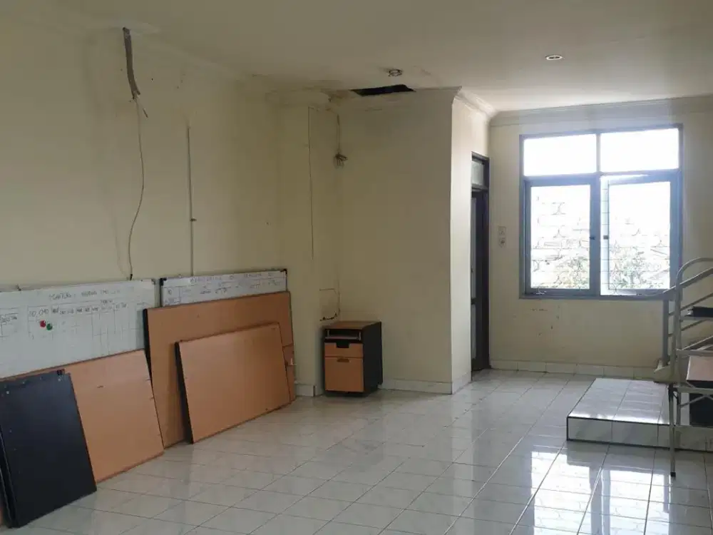 Disewakan Ruko 3.5 Lantai di Cikawao Strategis Ke Pusat Kota Bandung