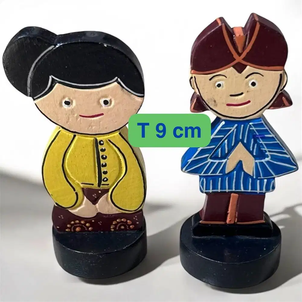 4 Pieces Dekorasi Patung Kayu Kecil