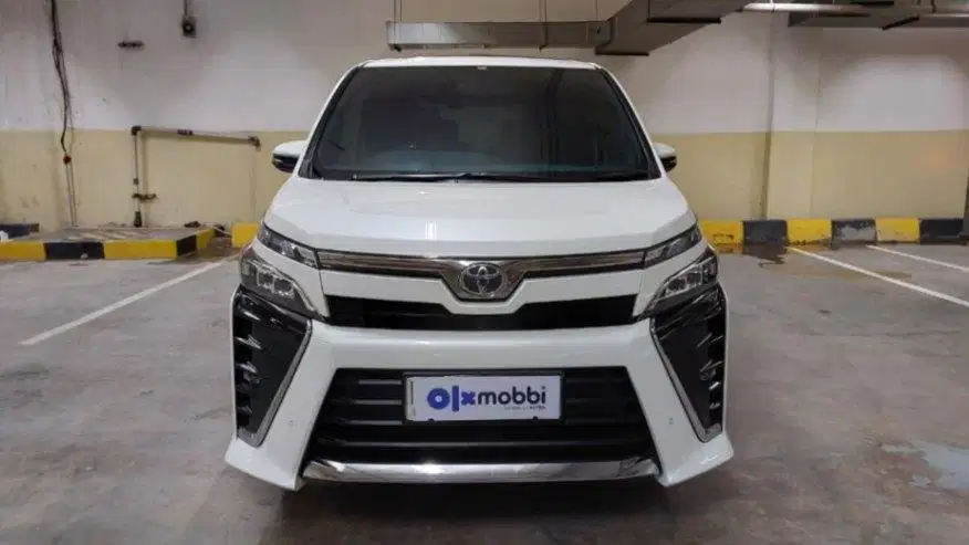 DP MURAH Toyota Voxy 2.0 Bensin-AT 2018  CERJB