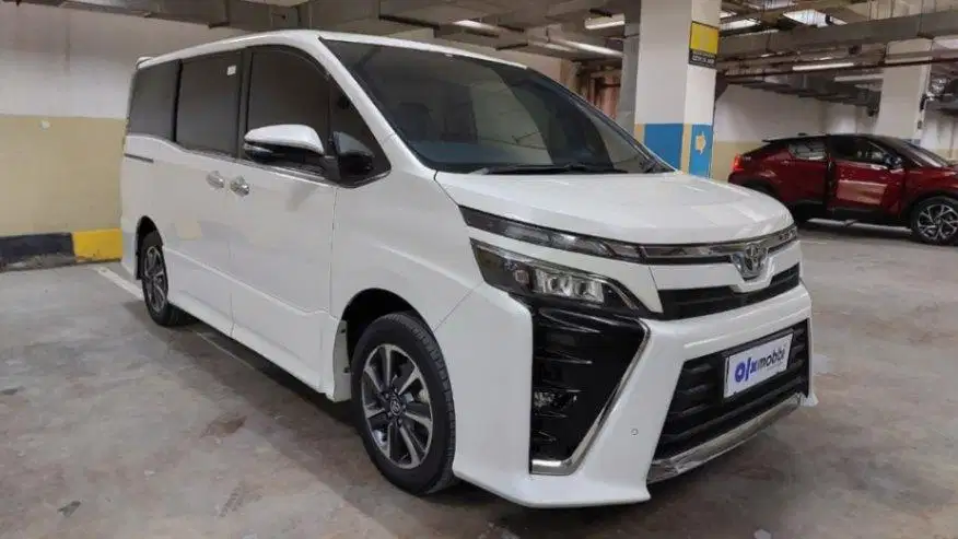DP MURAH Toyota Voxy 2.0 Bensin-AT 2018  CERJB