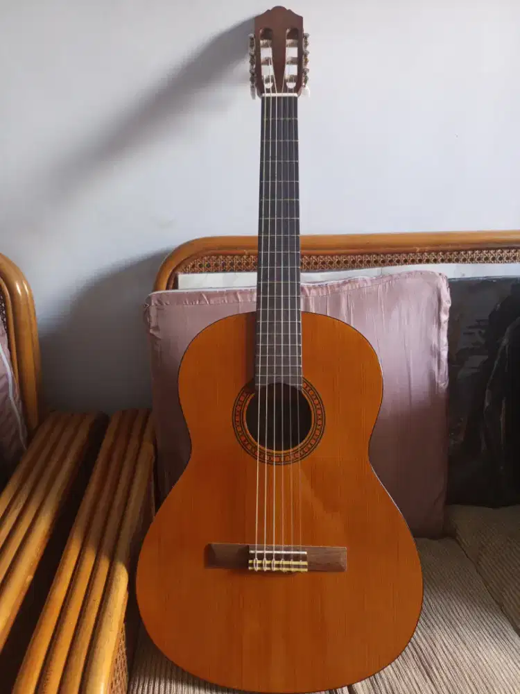 Gitar masih seperti baru