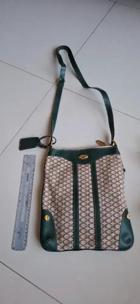Tas guess original