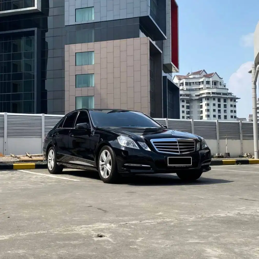 (TDP 20JT) LOW KM 41 RB ! MERCEDES BENZ E300 AVANTGARDE 2011 HITAM !