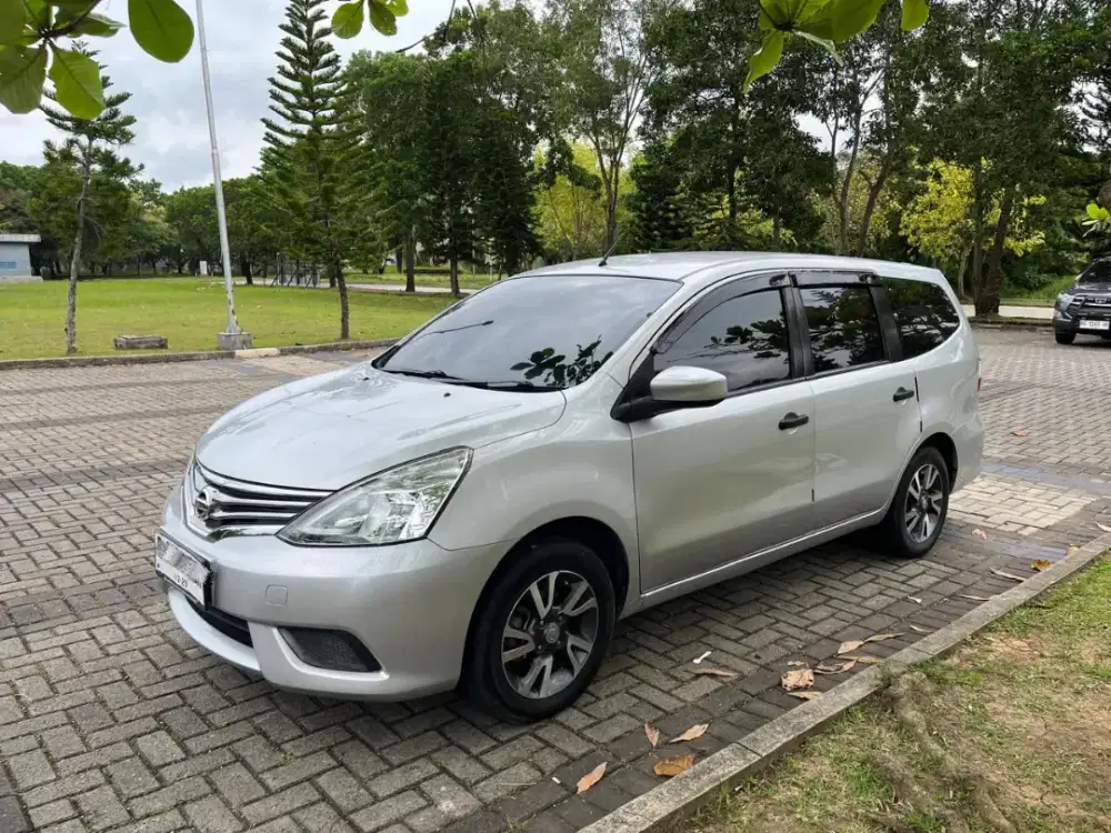 Dijual nissan livina AT 2019 km rendah pribadi