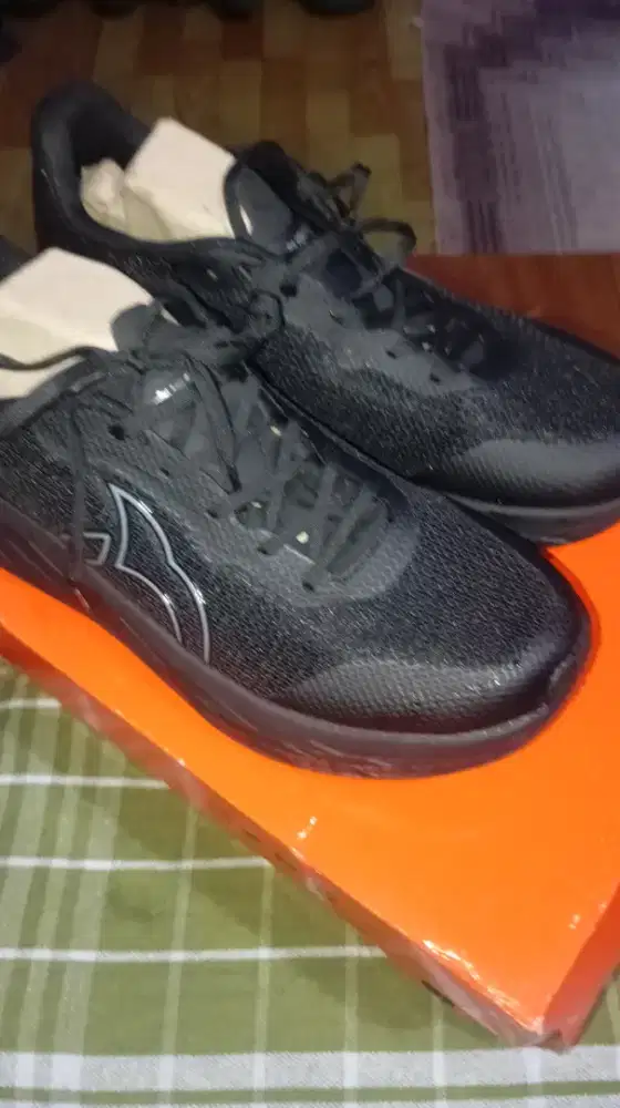 Sepatu sneakers ortuseight Chester all Black new