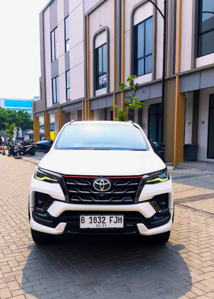 FORTUNER VRZ TRD SPORTIVO 2020 ISTIMEWA