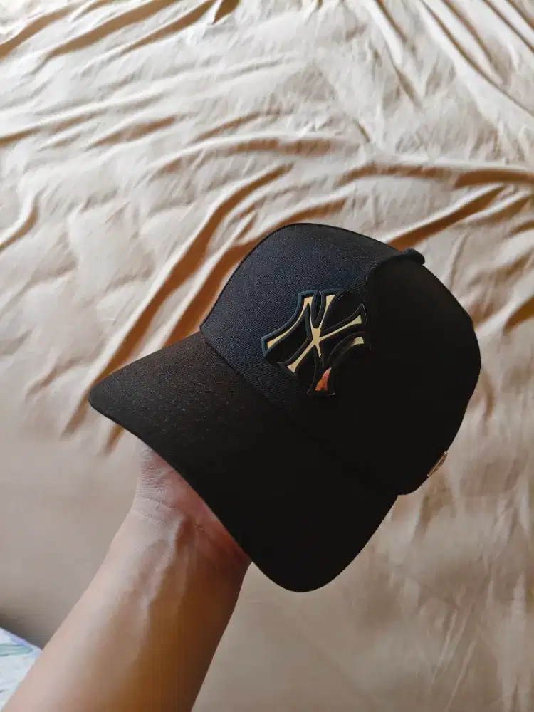 Topi new era original black silver metal
