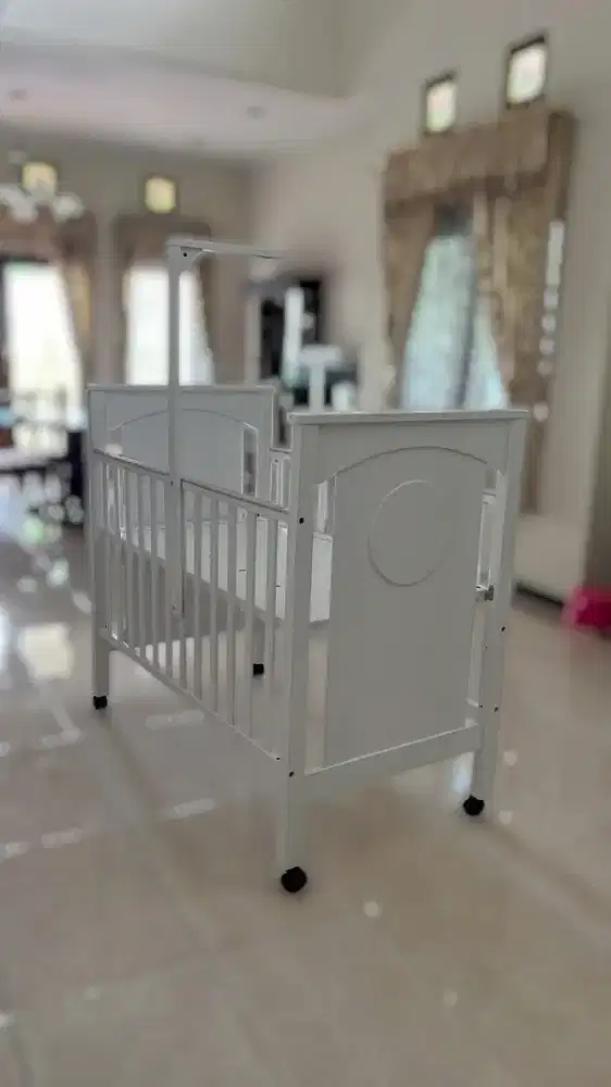 Tempat tidur Bayi