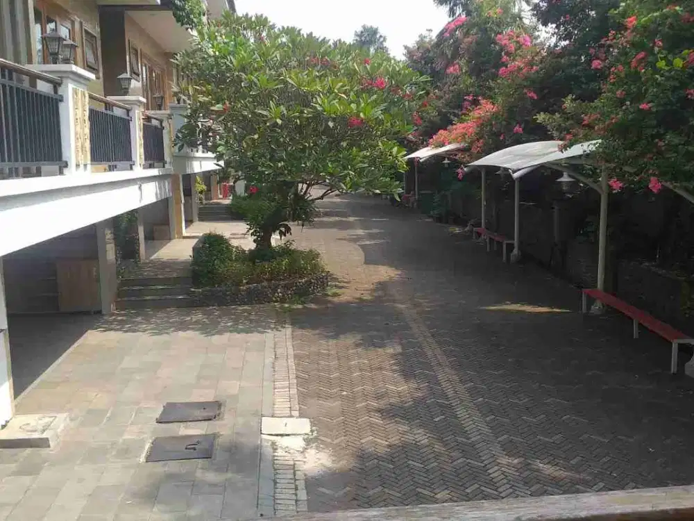 Rumah cantik siap huni lokasi strategis di Lebak Bulus
