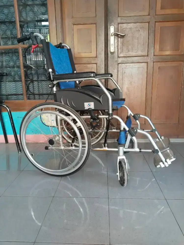Dijual kursi roda travelling bahan aluminium ringan tapi kokoh
