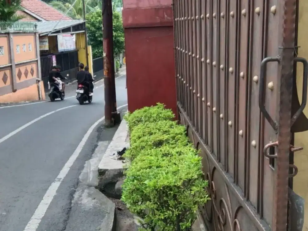 Dijual Bengkel Luas 234m2 di Cipedak Jakarta Selatan