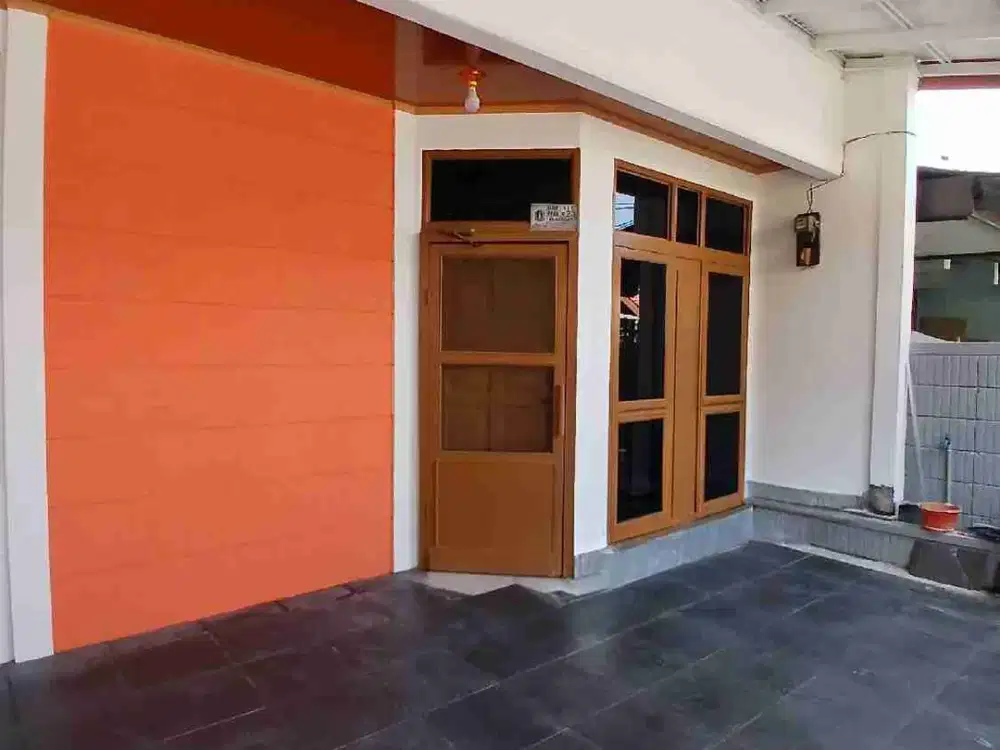 DISEWAKAN RUMAH BARU RENOVASI STRATEGIS BEBAS BANJIR LOKASI DUREN SAWIT BARU