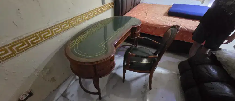 1 set meja dan kursi