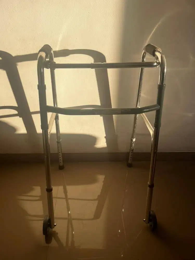 Walker Aluminium GEA Bekas Masih Kokoh & Siap Pakai