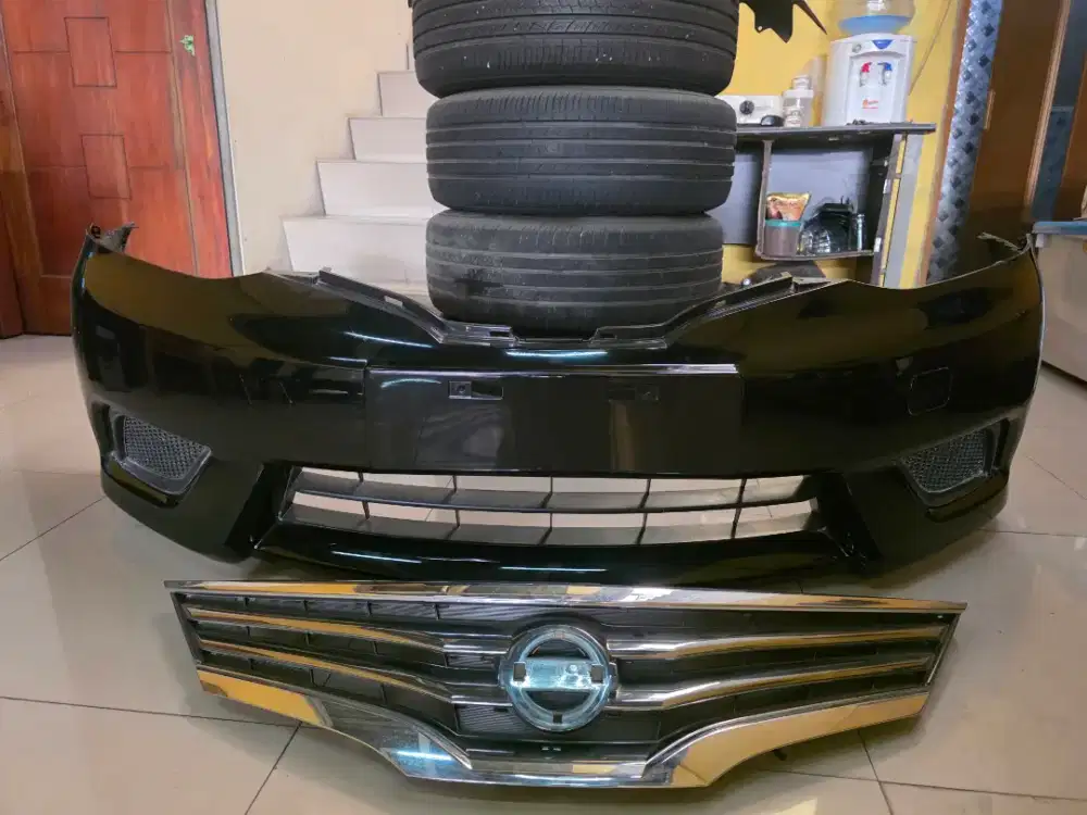 Bumper dan Grill Nissan New grandlivina 2015