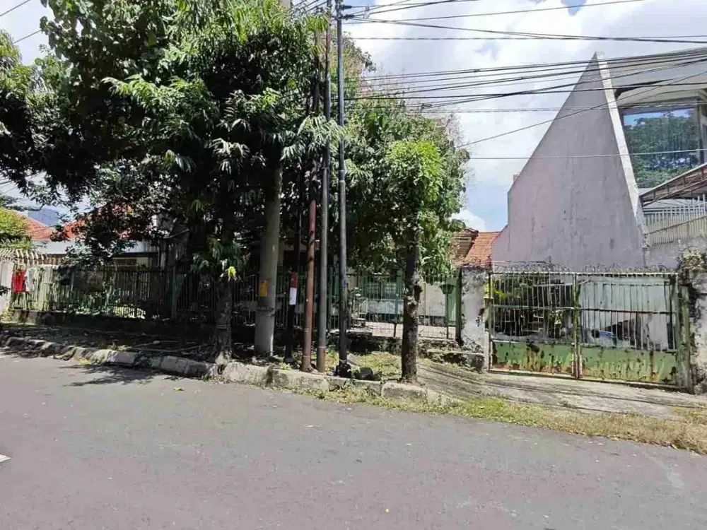 Dijual Rumah Hitung Tanah di Jl Jaksa Agung Suprapto Surabaya Pusat