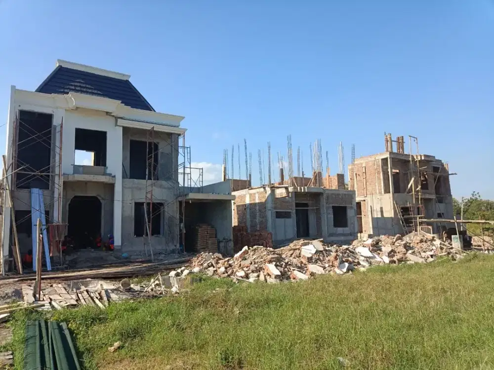 Rumah 2 lantai dengan kolam pribadi bisa cash bertahap