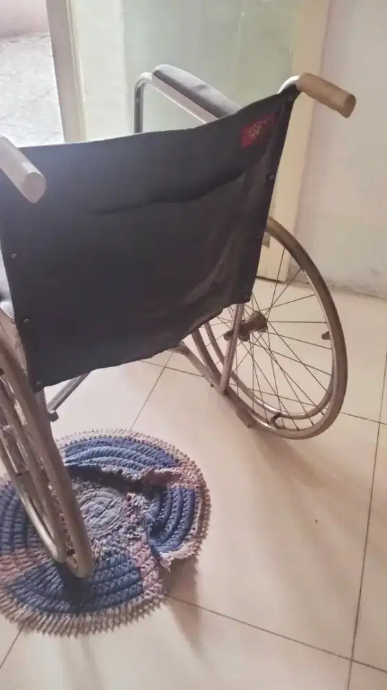 Kursi Roda Pemakaian Pribadi